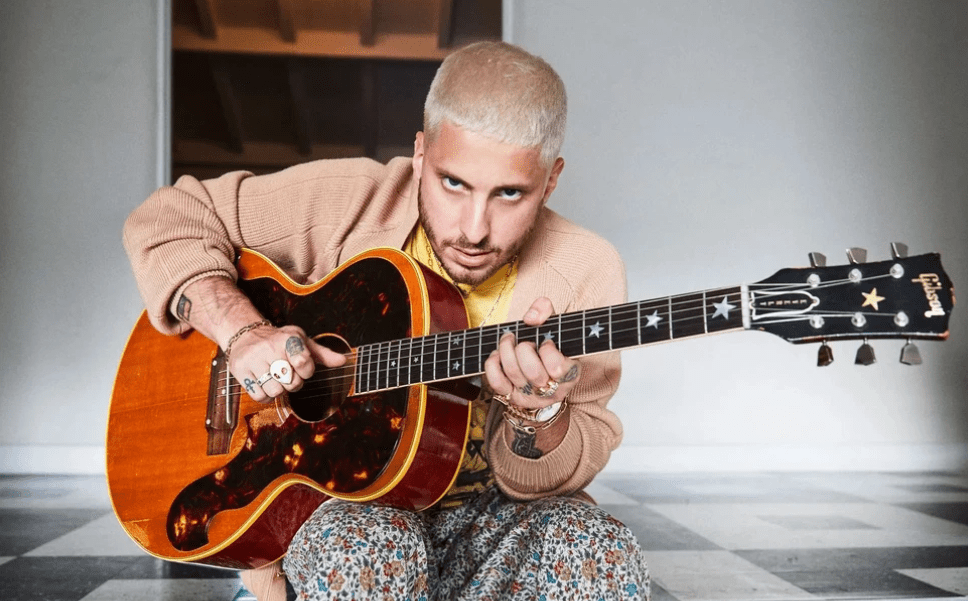 Como um produtor musical uniu medalhões do rock e jovens talentos