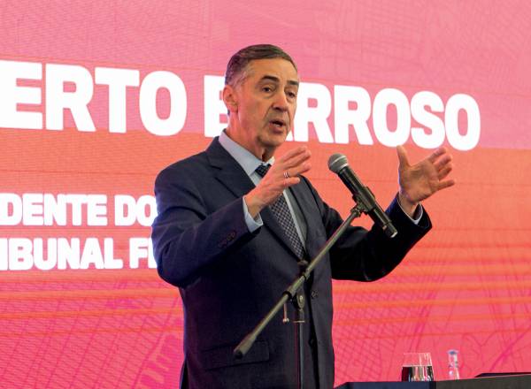 SOLIDEZ - Barroso: para o presidente do Supremo, instituições estáveis contribuem para o desenvolvimento do país