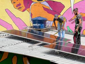 Instalações de placas fotovoltaicas na Favela do Haiti, em SP Instalações de placas fotovoltaicas na Favela do Haiti, em SP