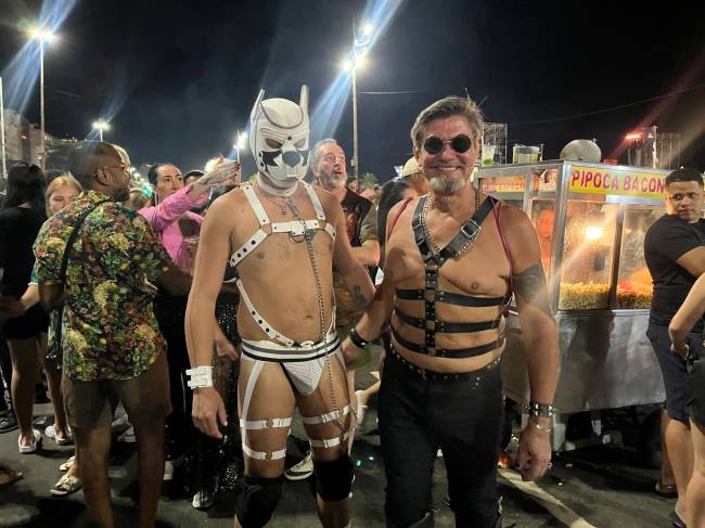 fãs de lady gaga Fãs de Lady Gaga aguardando show da cantora em Copacabana