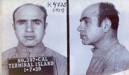 WhatsApp Image 2025-05-05 at 11.53.04 Al Capone, prisioneiro de Alcatraz entre 1932 e 1939.
