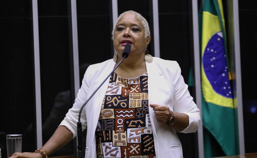 ‘A senhora não pode entrar aqui!’: deputada negra relata, emocionada, situações de preconceito na Câmara