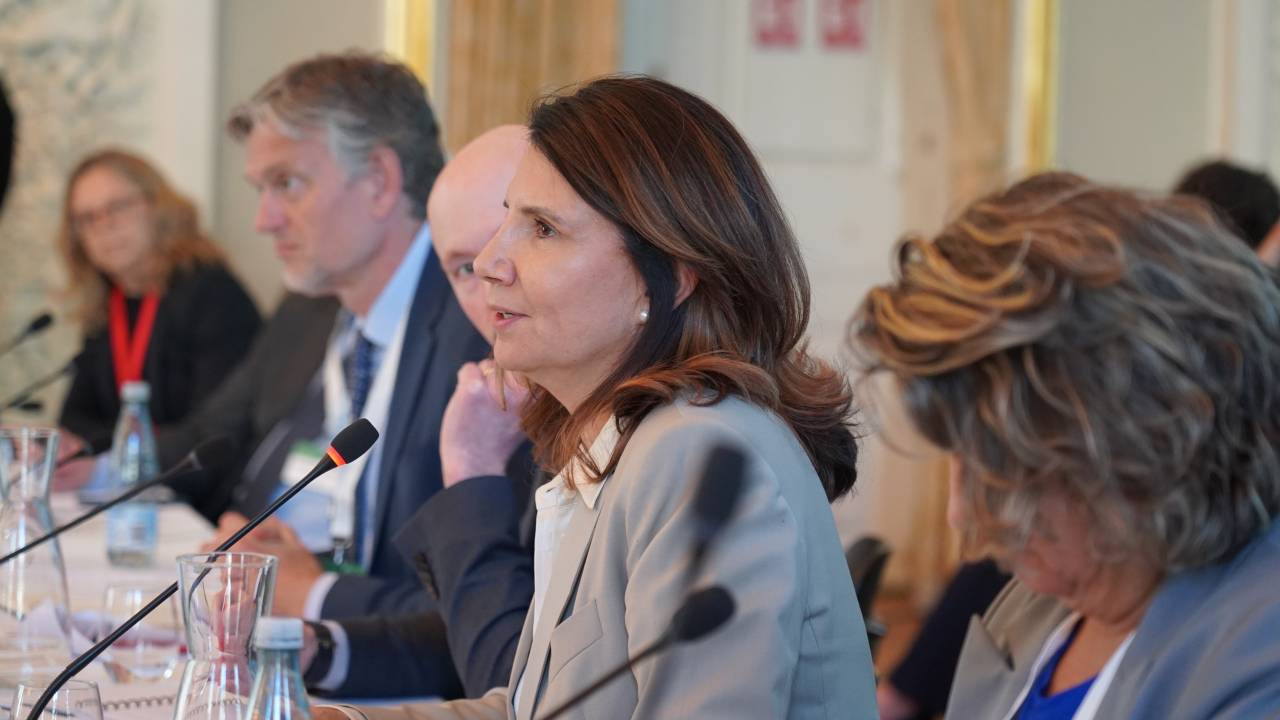 Diretora-executiva da COP 30 participa de Reunião Ministerial do Clima em Copenhague, na Dinamarca