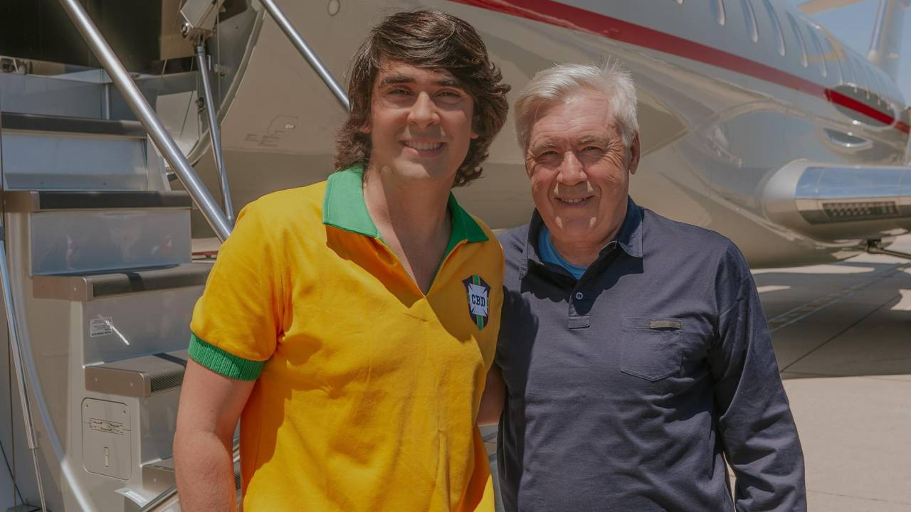 Diego fernandes, á esq, e Carlo Ancelotti, à dir: embaque em Madrid rumo ao Rio para assumir a seleção brasileira de futebol