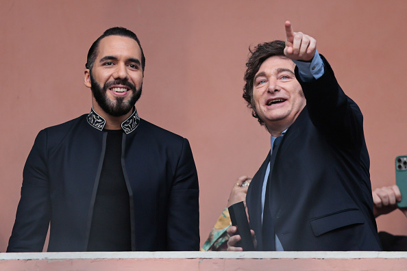 O presidente da Argentina, Javier Milei, e o presidente Nayib Bukele, de El Salvador. 30/09/2024