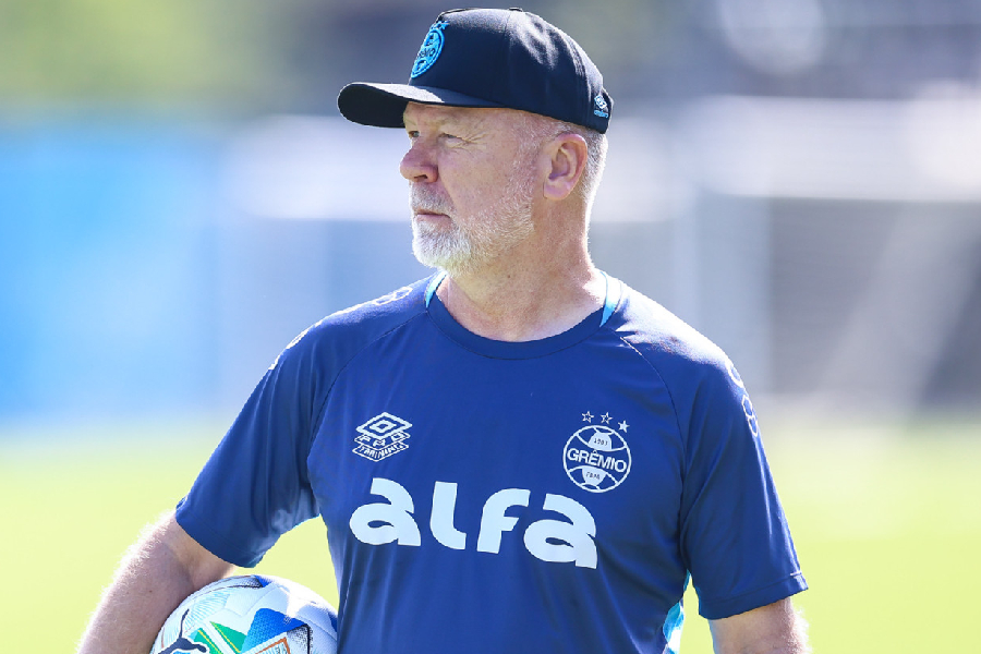 O técnico do Grêmio, Mano Menezes
