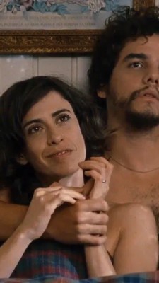 Fernanda Torres e Wagner Moura em 'Saneamento Básico'