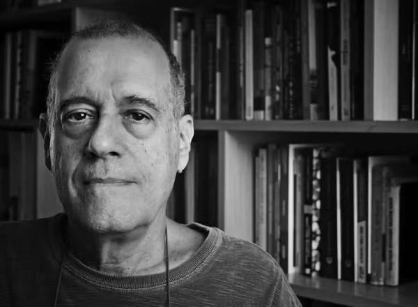 O poeta Paulo Henriques Britto