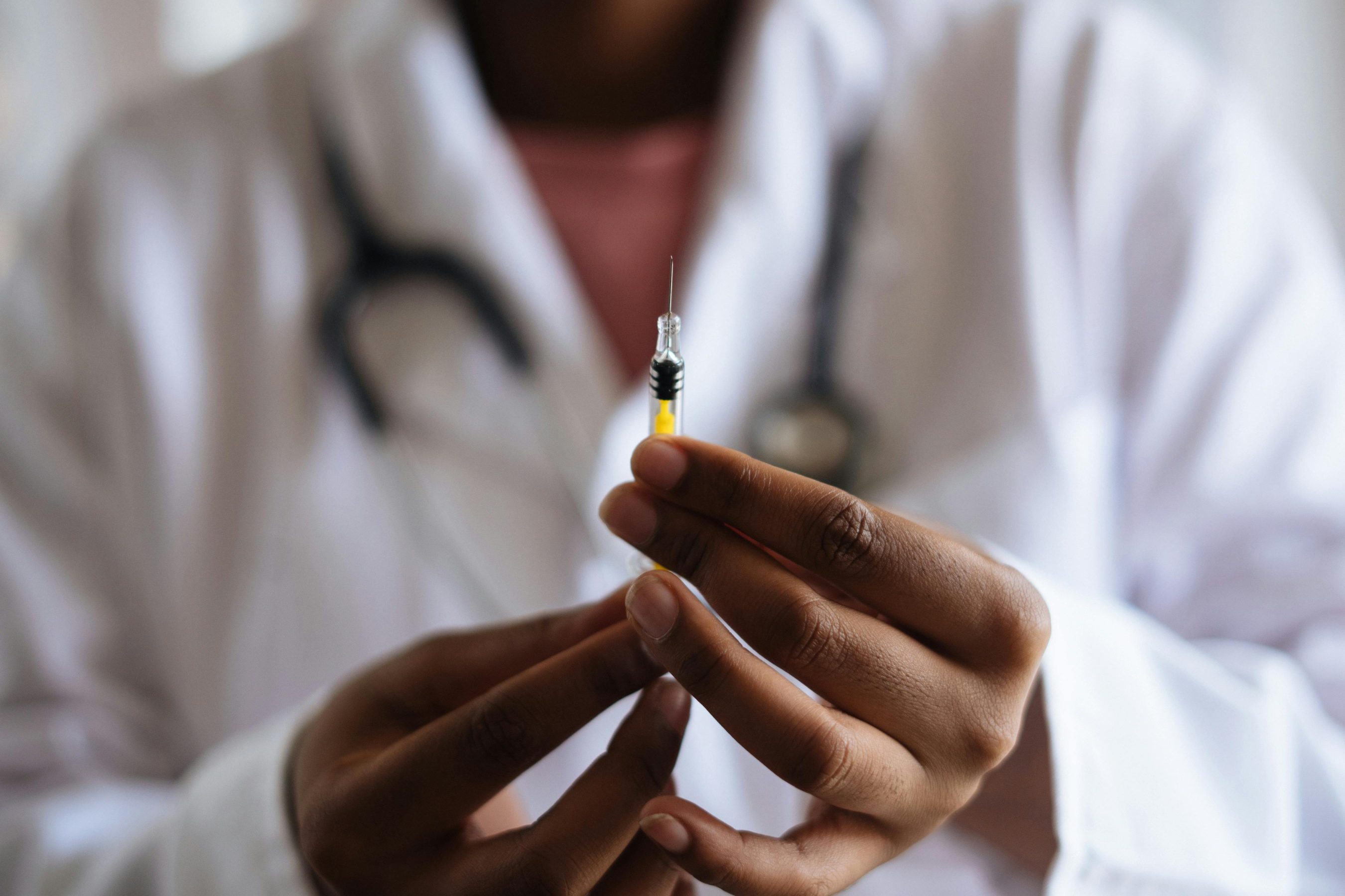 Enfermeira mata amante aplicando substâncias em injeção