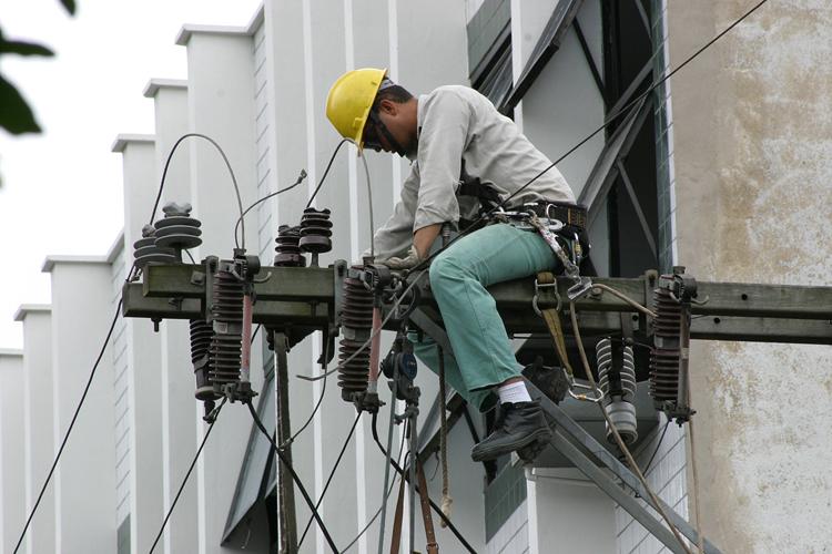 Brasil teve aumento de mortes por contato com rede elétrica em 2024