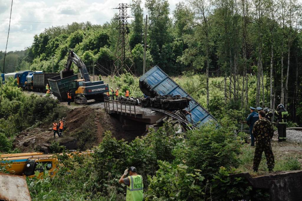 RUSSIA-ACCIDENT-TRANSPORT-RAIL ewewew
