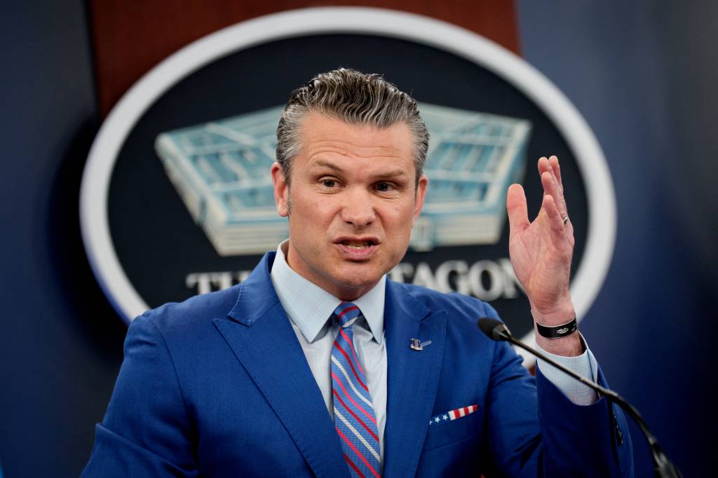 Em meio às tensões com Venezuela, governo Trump anuncia operação contra narcotráfico