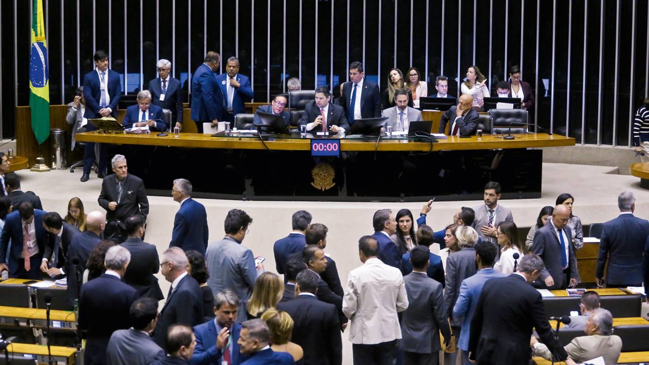 SEM PRESSA - Plenário: comissão será instalada no segundo semestre, depois do recesso parlamentar