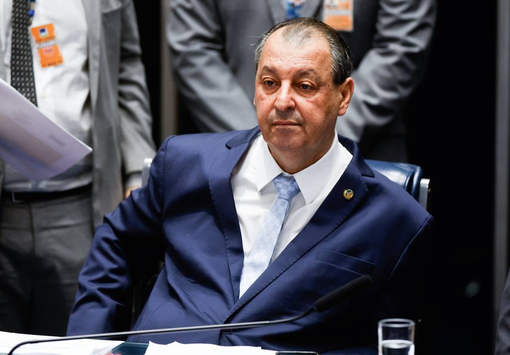 25994722-high.jpeg EXPERIÊNCIA - Aziz: o preferido do governo para presidir os trabalhos