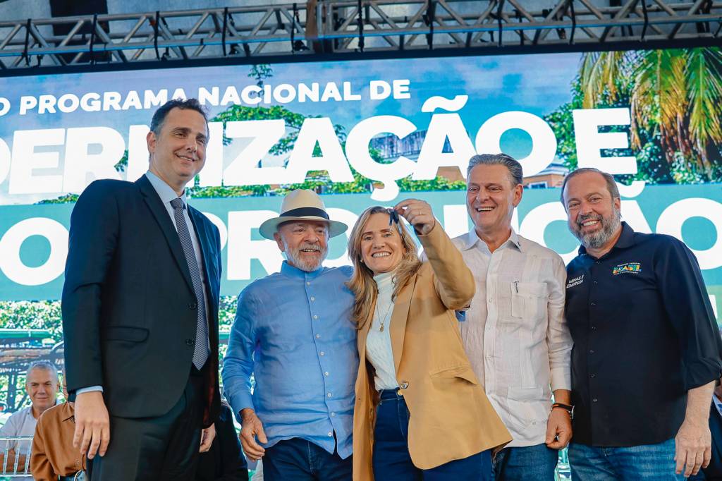 3–LULA-e-PACHECO-e-FAVARO-e-SILVEIRA—MINAS-GERAIS-2025-6-b.jpg RACHA - Lula com Pacheco, Fávaro e Silveira: trio do PSD vai seguir com o petista