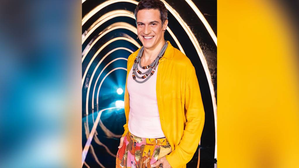 A reação drástica de Mateus Solano ao notar que celular o filmava durante peça