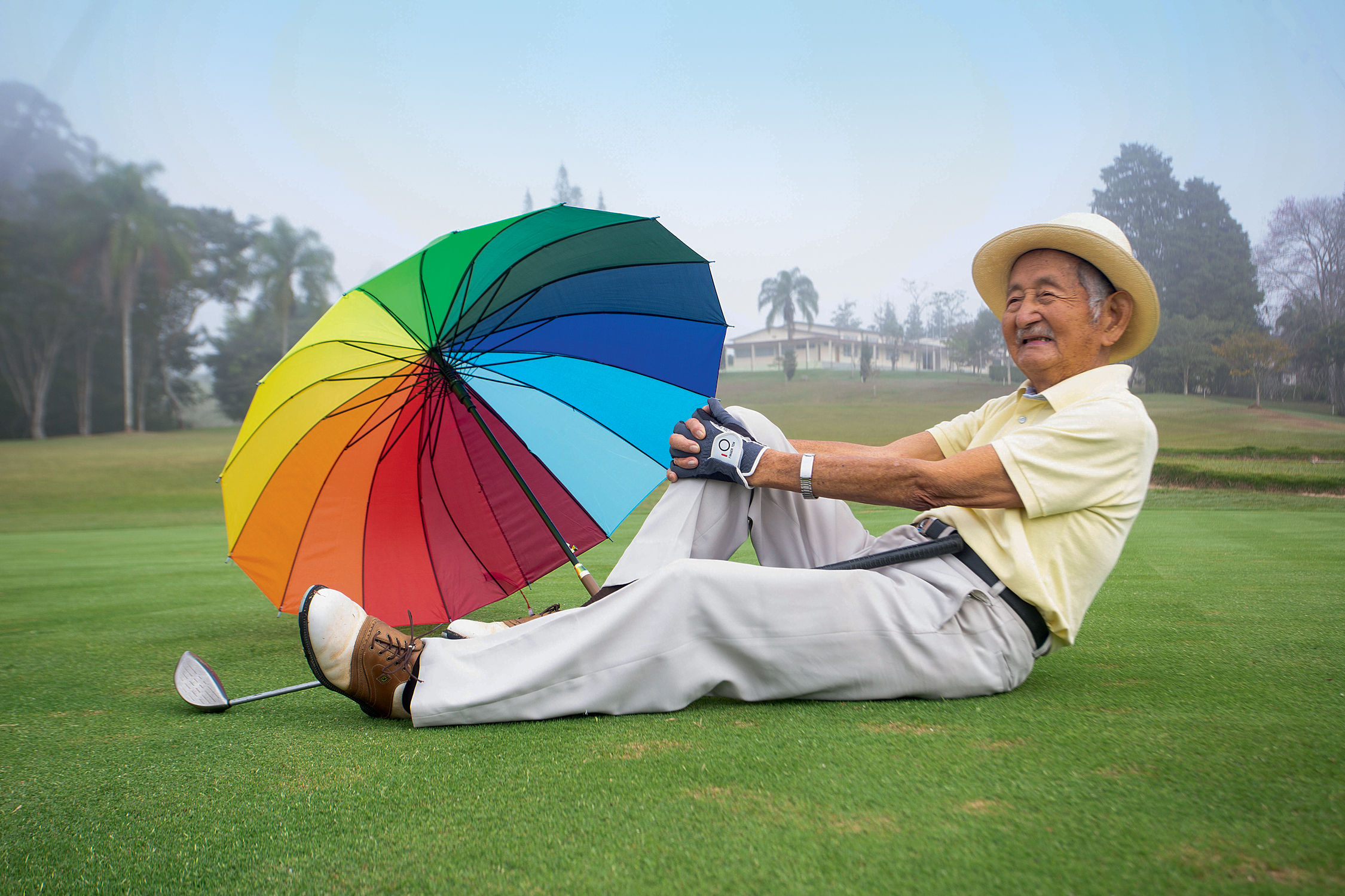 QUE HOBBY! - Nem a pandemia de covid-19 tirou o médico japonês de cena. Na época, como estava no grupo de risco, parou de trabalhar, mas trocou o consultório pelo campo de golfe. Joga todos os dias para se manter firme, ter contato com a natureza e encontrar os amigos. Segue morando sozinho — e nem imagina largar os gramados. - Nobolo Mori, 101 anos