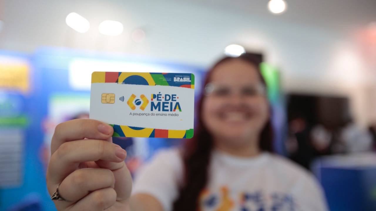 Evento de lançamento do programa Pé-de-Meia na Paraíba, em maio de 2024