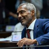 Derrubar veto a pensão para vítimas do zika foi ‘golaço’, diz Romário