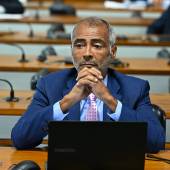 Romário propõe ‘Lei Juliana Marins’ para assistir brasileiros no exterior
