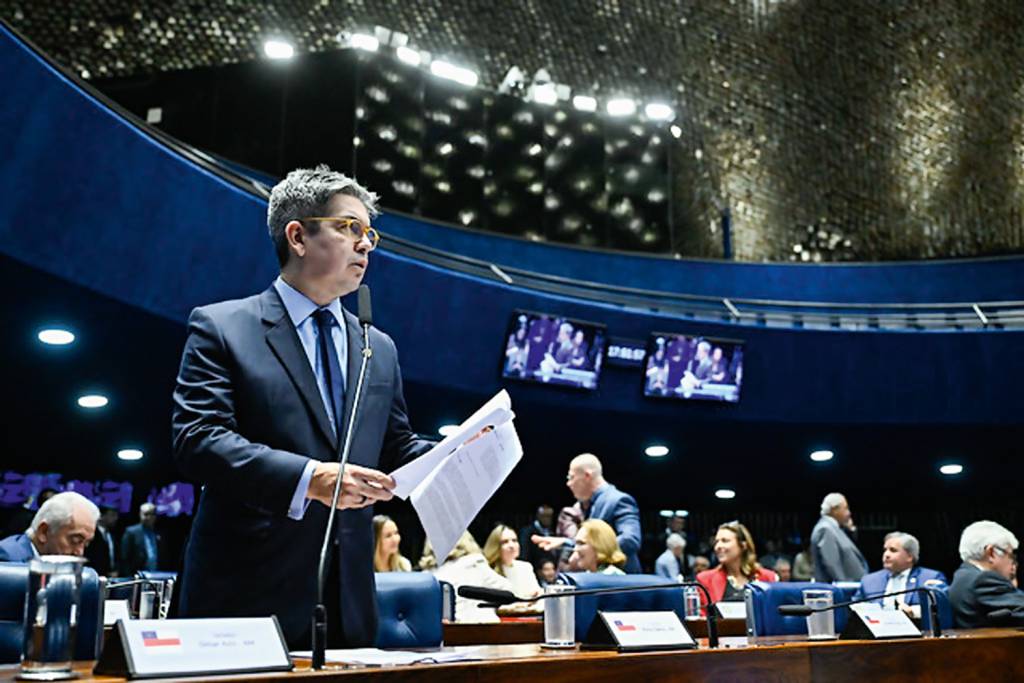 54581293735_b6bfc3c83a_z.jpeg GOVERNO - Randolfe: o líder da bancada governista vai insistir que os desvios começaram no governo Bolsonaro