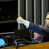Em derrota para o governo, Congresso cria CPMI do INSS