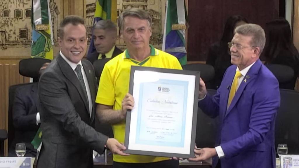 Bolsonaro volta a negar plano de golpe e diz querer voltar à Presidência