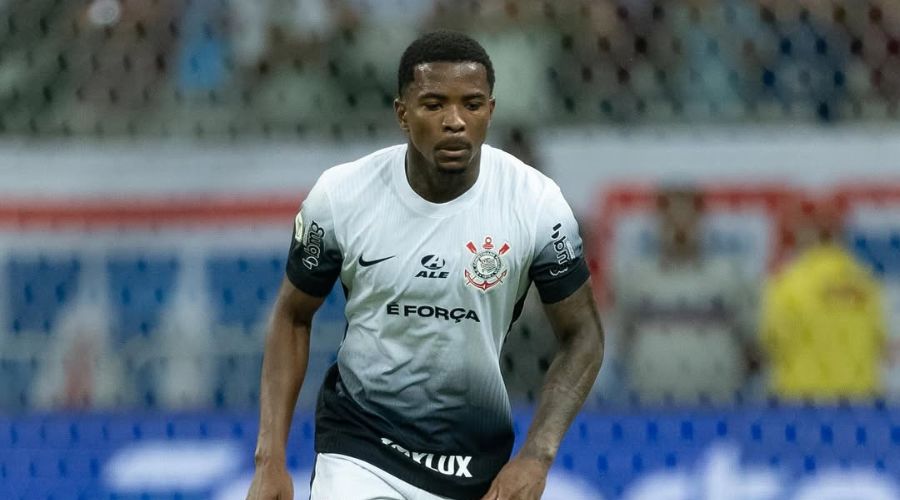 O zagueiro do Corinthians, Carlos Menzes, o Cacá