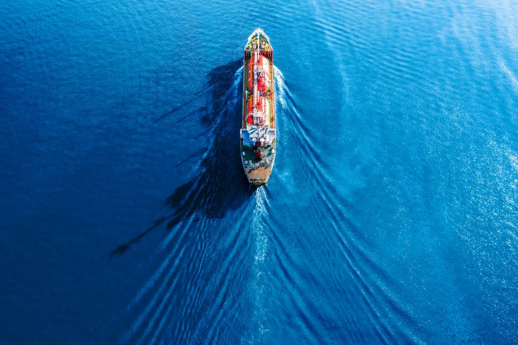 Parlamento do Irã aprova fechamento de Estreito de Ormuz, artéria do fornecimento de petróleo no mundo