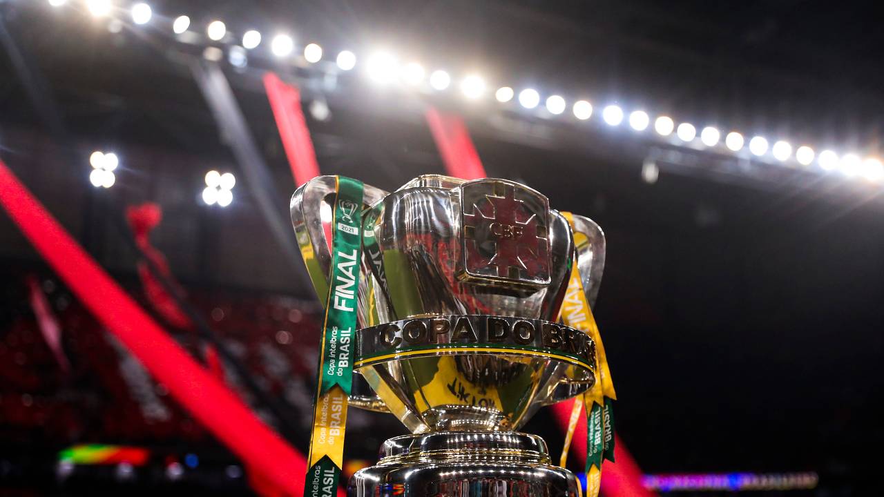 CURITIBA, BRAZIL - DECEMBER 15: The trophy of Copa do Brasil 2021 is displayed prior the second leg match between Athletico Paranaense and Atletico Mineiro as part of Copa Do Brasil 2021 Finals at Arena da Baixada on December 15, 2021 in Curitiba, Brazil. (Photo by Buda Mendes/Getty Images)