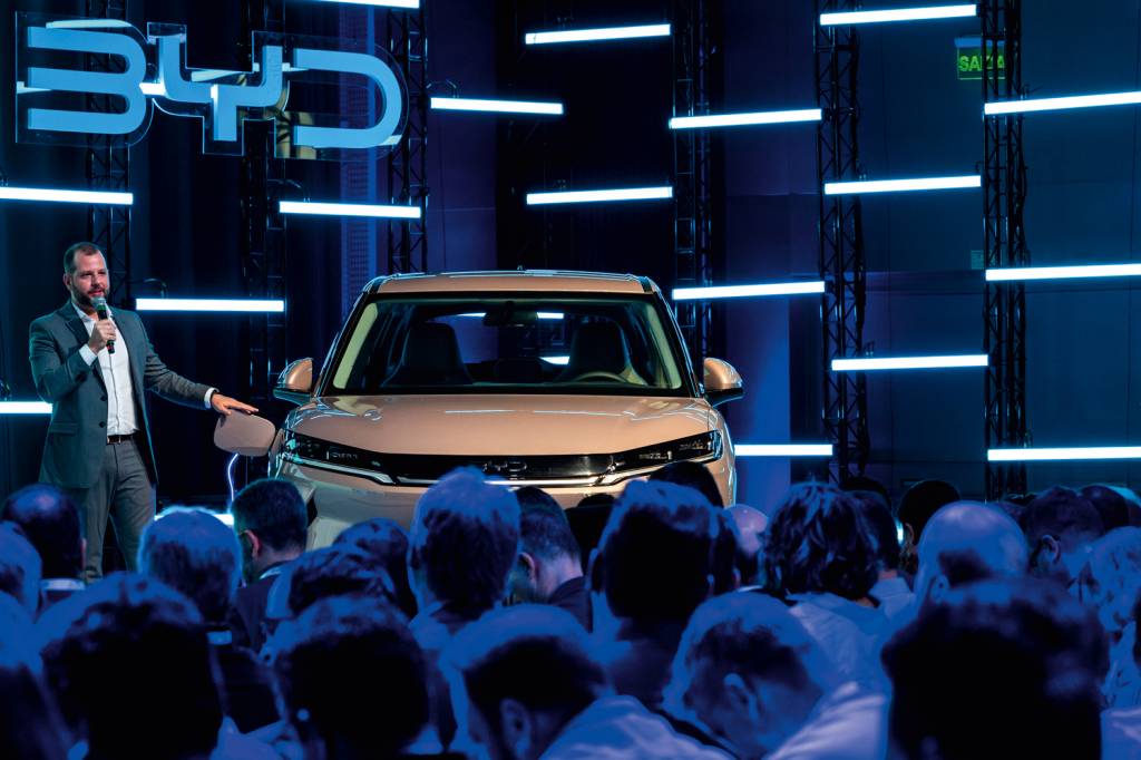 GettyImages-2169713672.jpg Lançamento da BYD: aposta em mina de lítio em Minas Gerais