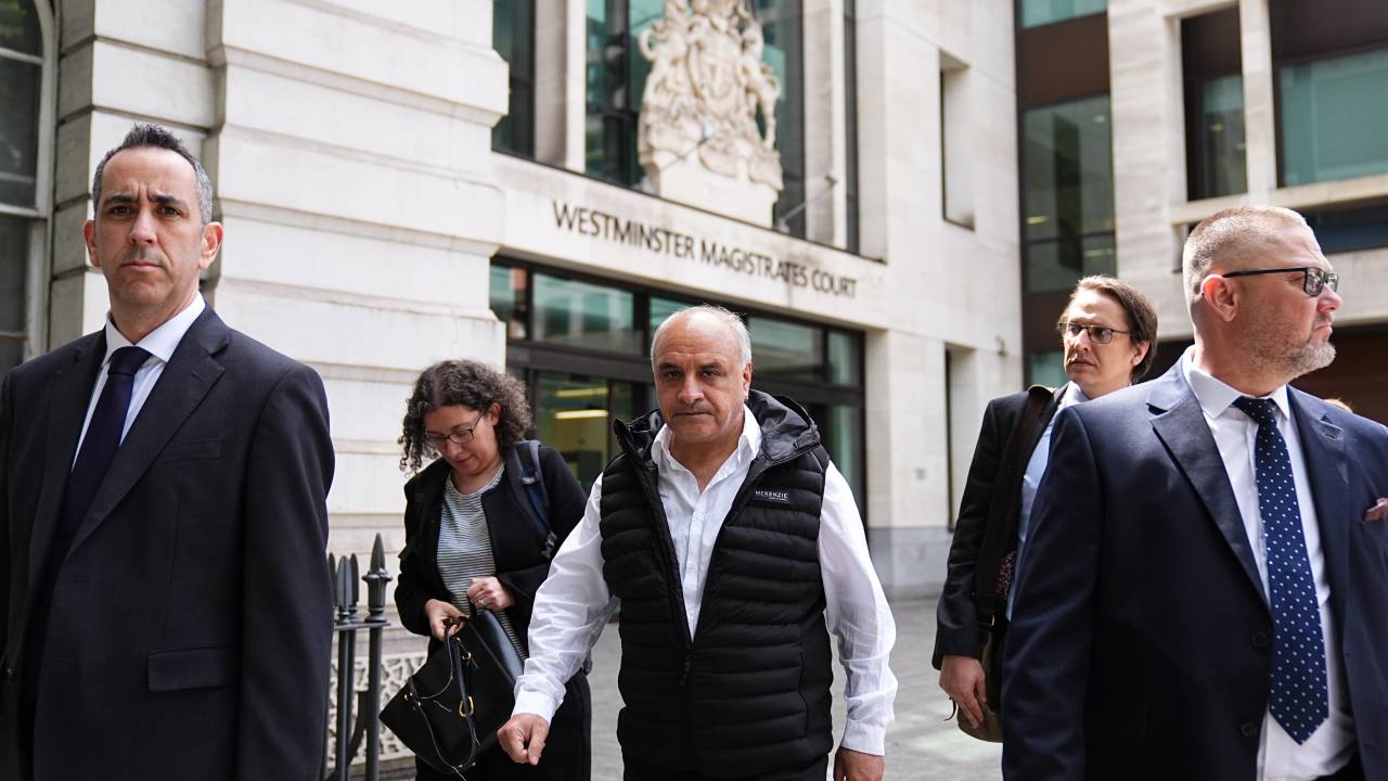 Hamit Coskun deixando o Tribunal de Magistrados de Westminster na segunda-feira