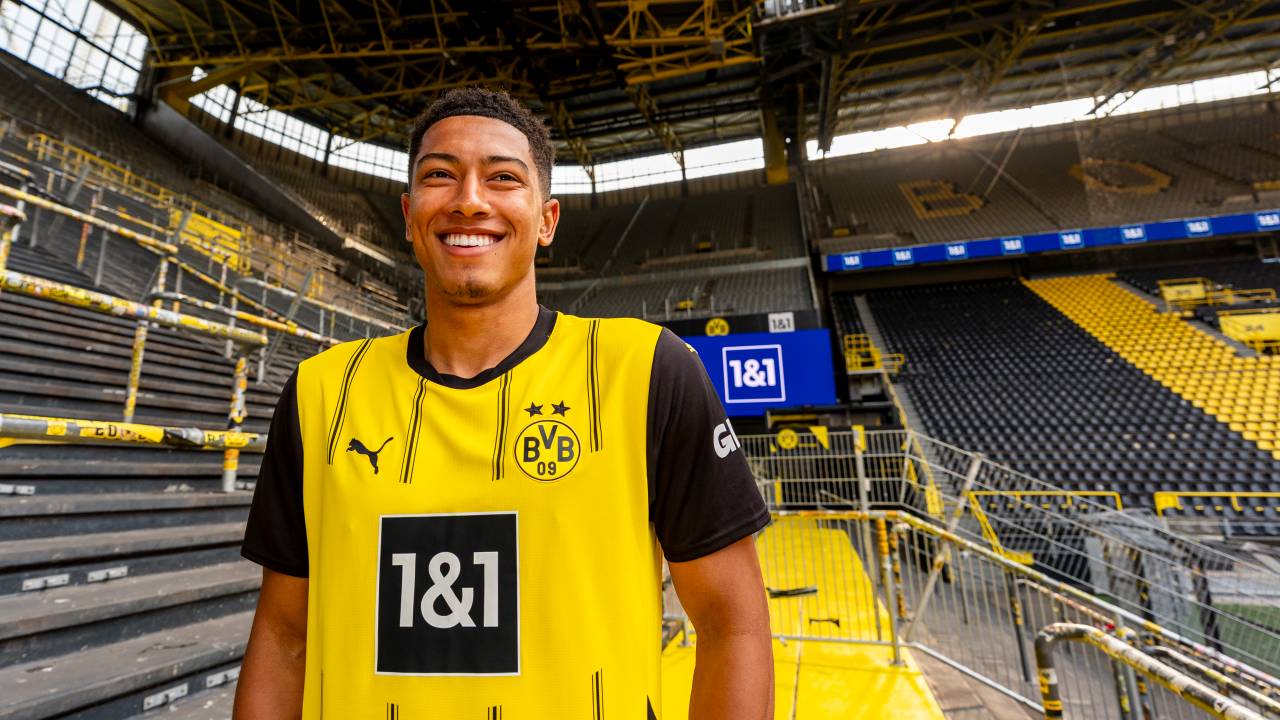 DORTMUND, GERMANY - JUNE 10: Newly signed player Jobe Bellingham of Borussia Dortmund poses on June 10, 2025 in Dortmund, Germany. The 19-year-old signed a contract until June 2030. (Photo by Alexandre Simoes/Borussia Dortmund via Getty Images)
