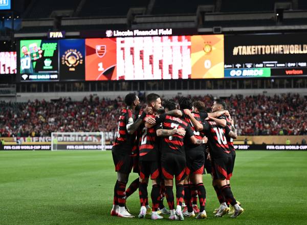 PHILADELPHIA, PENNSYLVANIA - JUNE 16: Giorgian De Arrascaeta of CR Flamengo celebrates his goal during the FIFA Club World Cup 2025 group D match between CR Flamengo and Esperance de Tunis at Lincoln Financial Field on June 16, 2025 in Philadelphia, Pennsylvania. (Photo by Image Photo Agency/Getty Images)