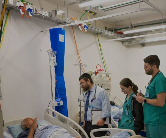 Imagem do WhatsApp de 2025-06-19 à(s) 17.08.26_551ecd09 Hospital Hadassah Ein Kerem realizou o primeiro transplante de coração totalmente artificial da região, utilizando materiais como titânio e carbono para salvar a vida de um paciente de 63 anos. -