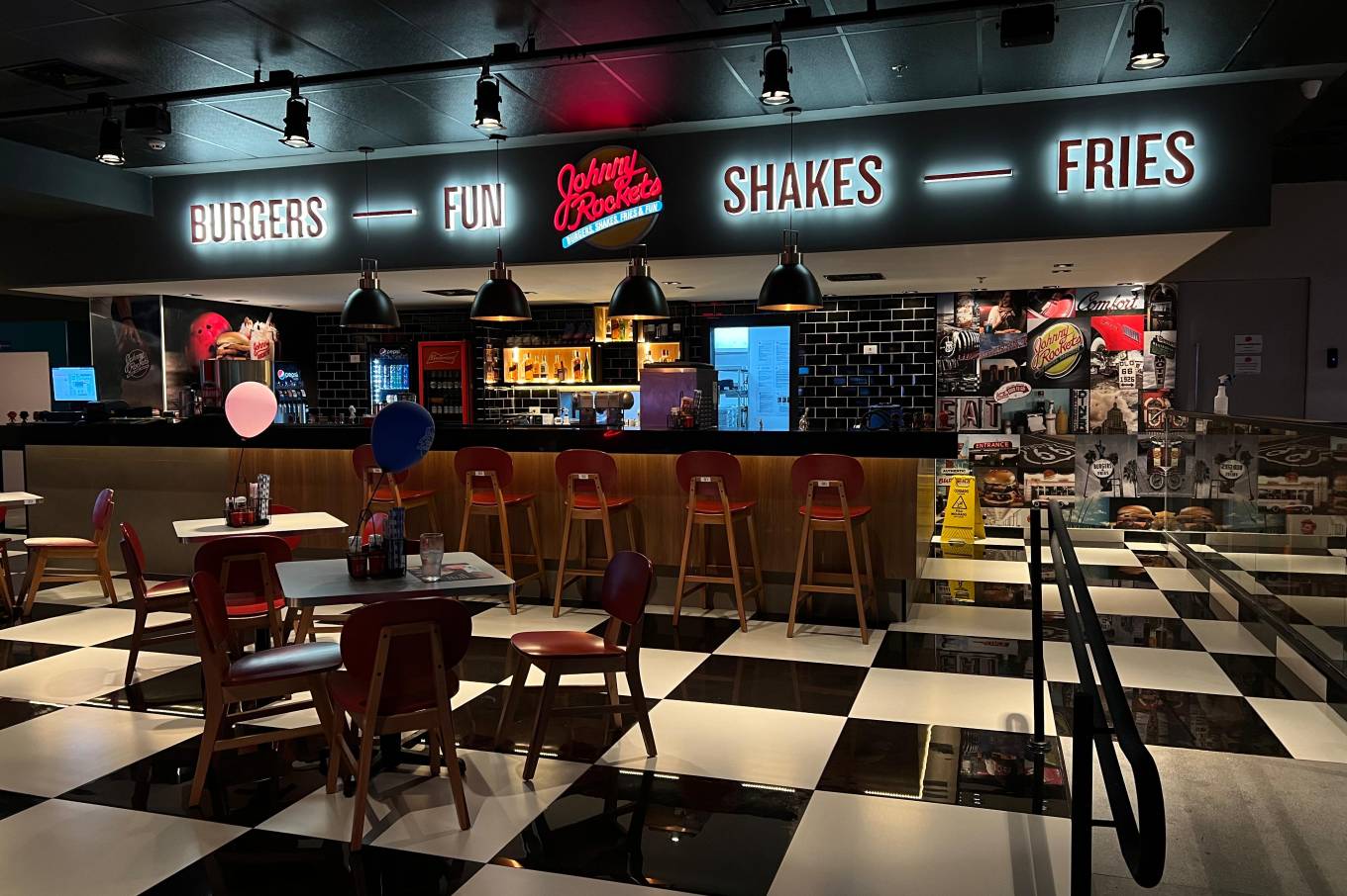 Johnny Rockets aposta em estética retrô para superar R$ 5 bi ao ano