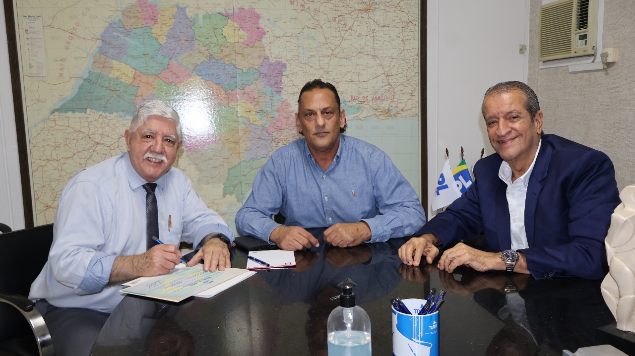 O presidente estadual do PL, José Tadeu Candelária, o advogado Frederick Wassef e o dirigente nacional da sigla, Valdemar Costa Neto
