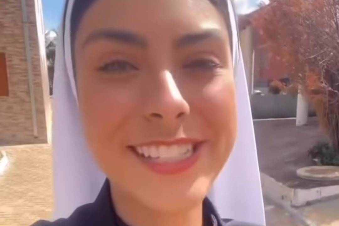 BELEZA - Irmã Eva: freira prefere que fama seja direcionada para projetos da igreja -