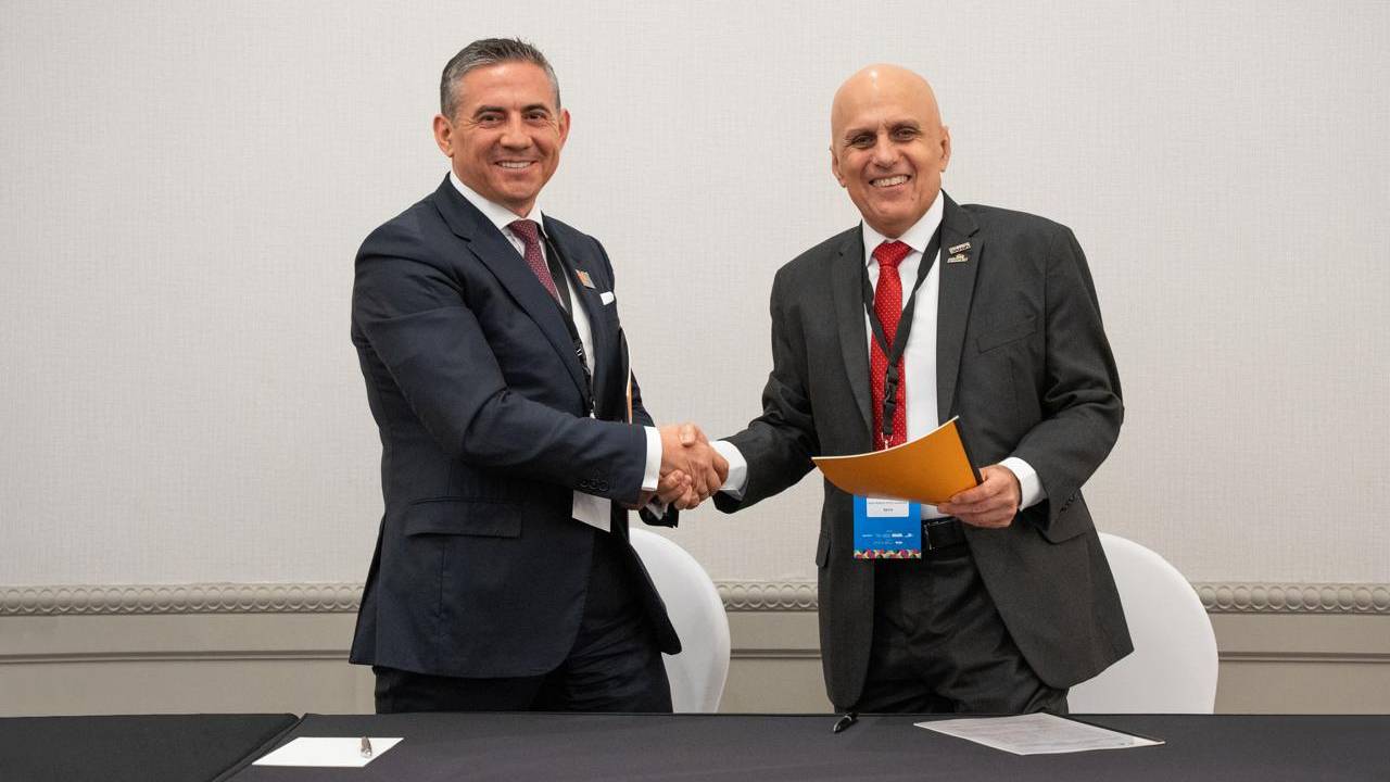Paulo Guimarães, presidente da Bahiainveste, e Igor Soglayev, Chairman e CEO da Dia'33 Energies
