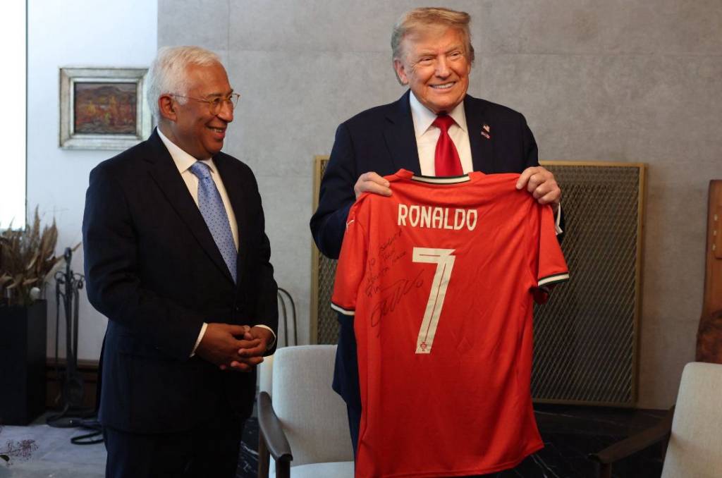 O motivo para Cristiano Ronaldo enviar camisa autografada para Trump