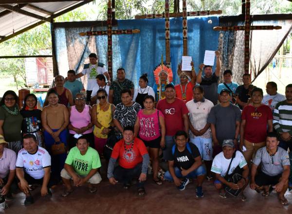 Caciques dos povos indígenas Karipuna, Galibi Marworno, Galibi Kali’na e Palikur Arukwayene, do Oiapoque (AP), repudiam Lula e outras autoridades por desinformação sobre petróleo na Foz do Amazonas