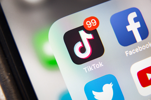 Gangues colombianas recrutam crianças via TikTok e Facebook, alerta ONU