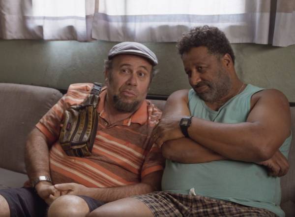 Pablo (Otavio Muller) e Luisão (Ailton Graça) na série do Globoplay
