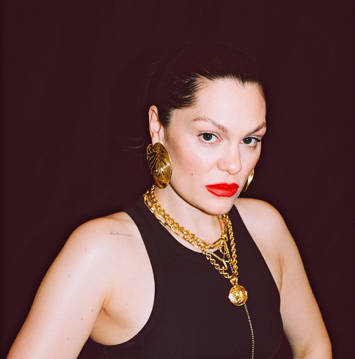 Jessie J comemora remissão do câncer de mama: ‘Estou livre’