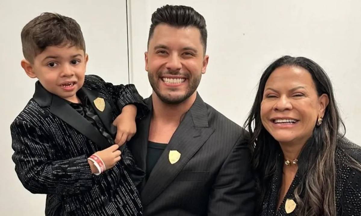 Léo com o pai, Murilo Huff, e a avó materna, Ruth Moreira