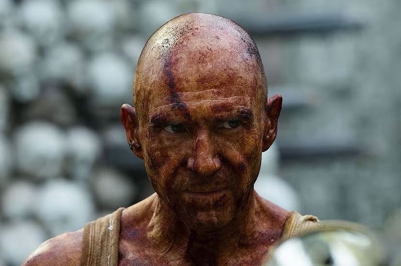 Ralph Fiennes em 'Extermínio: A Evolução' -