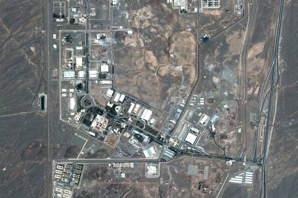 Imagem de satélite mostra as instalações nucleares de Natanz, no Irã, após os ataques aéreos de Israel. 15/06/2025
