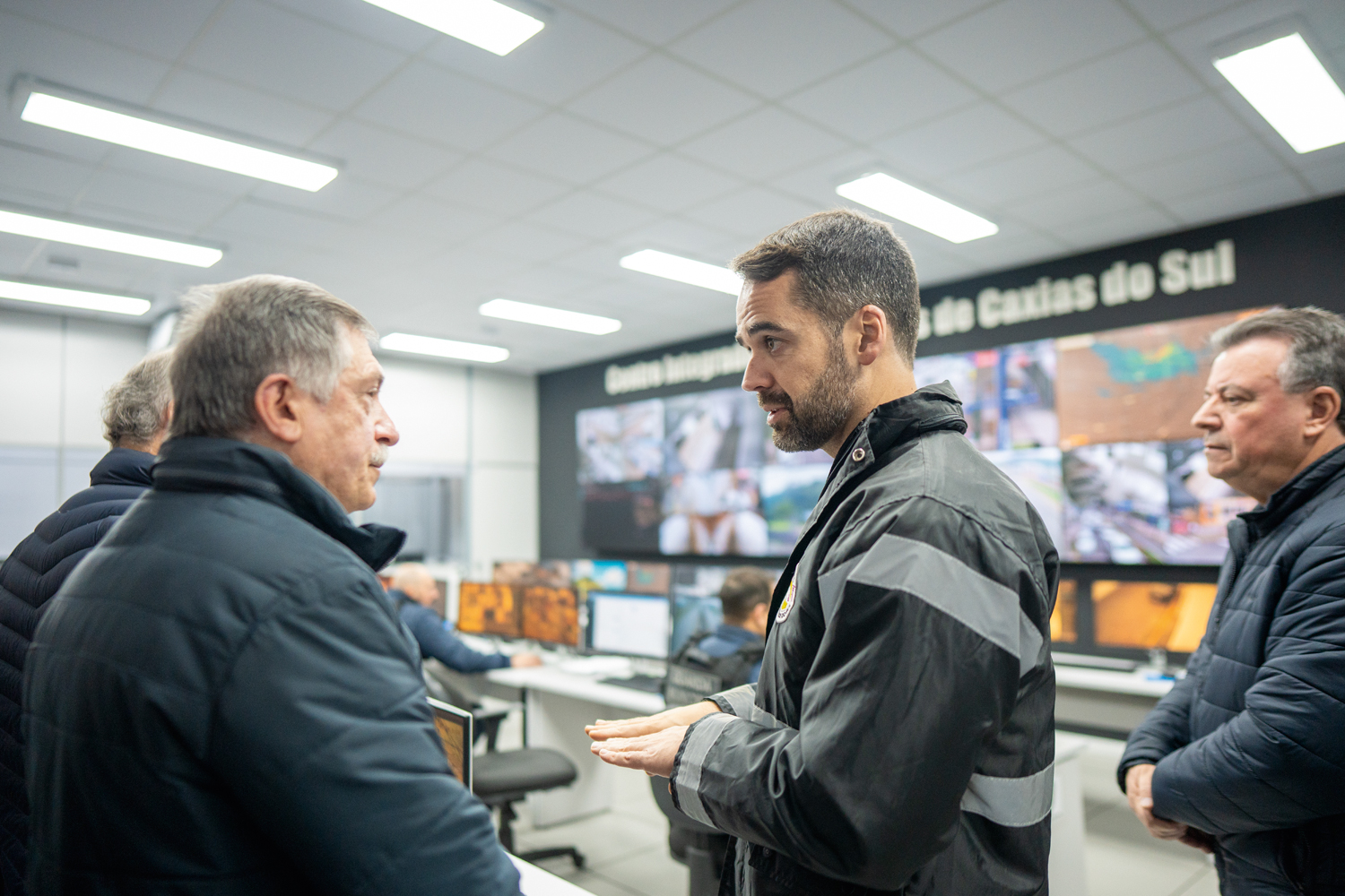 NO ALVO -&ensp;Leite em um dos gabinetes de crise: trailer em cinemas gerou cr&iacute;ticas