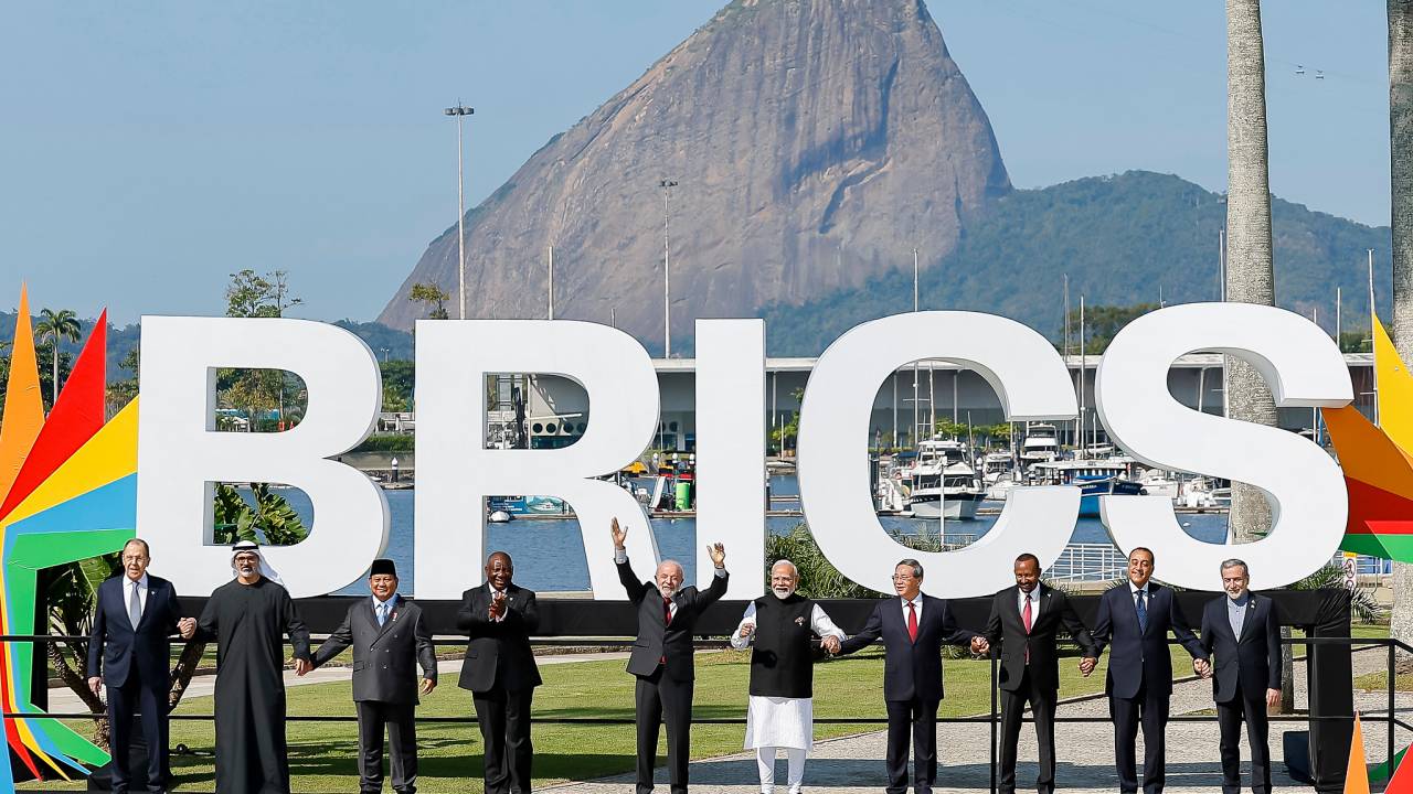 Presidente da República, Luiz Inácio Lula da Silva, posa para Fotografia de família dos Chefes de Estado e de Governo dos países-membros do BRICS, no Museu de Arte Moderna (MAM). Rio de Janeiro - RJ.