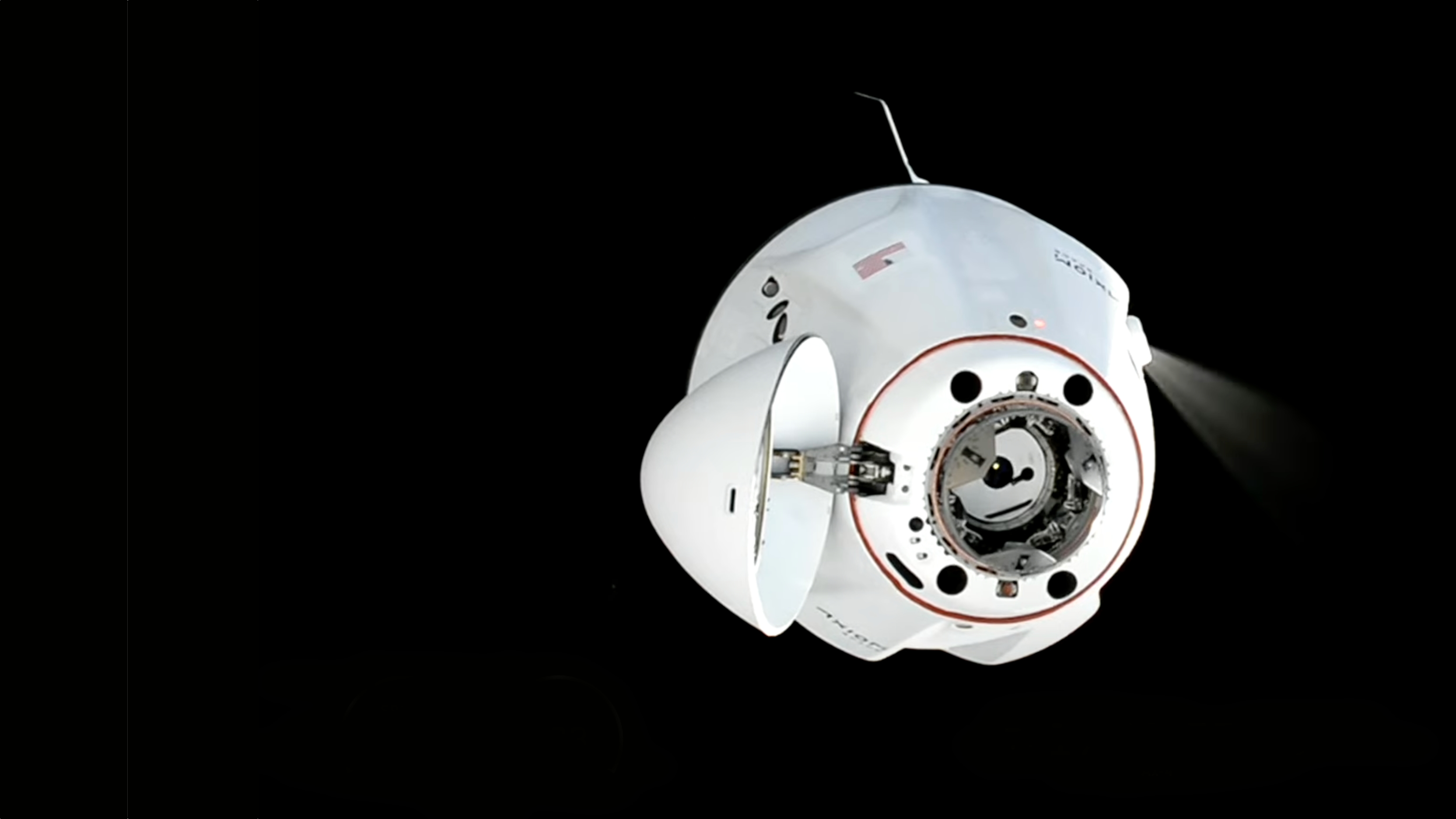 Astronautas da Índia, Polônia e Hungria retornam à Terra após missão privada na ISS